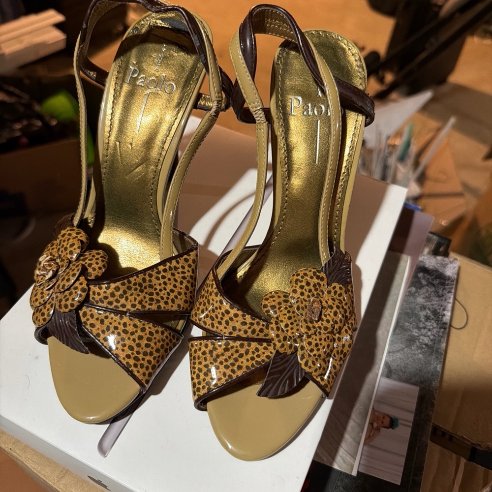 Paolo Women's Tan and Gold Floral Heels